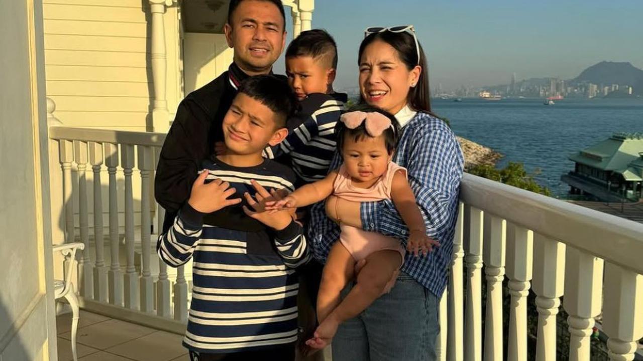 7 Potret Kebahagiaan Keluarga Raffi Ahmad di Hong Kong, Penampilan Lily Jadi Highlight