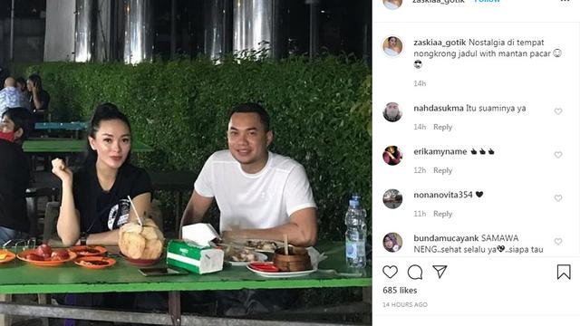 Zaskia Gotik dan suami