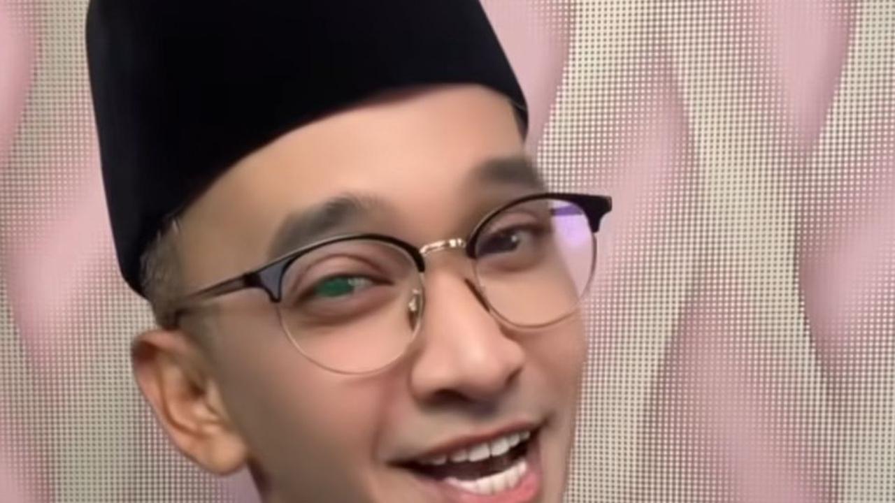 Ruben Onsu Pakai Baju Muslim dan Kopiah, Digosipkan Dekat dengan Desy Ratnasari? Netizen Heboh!