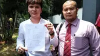 Juan Rahman laporkan direktur Bahtera Indonesia ke pihak berwajib (Foto: Sapto Purnomo)