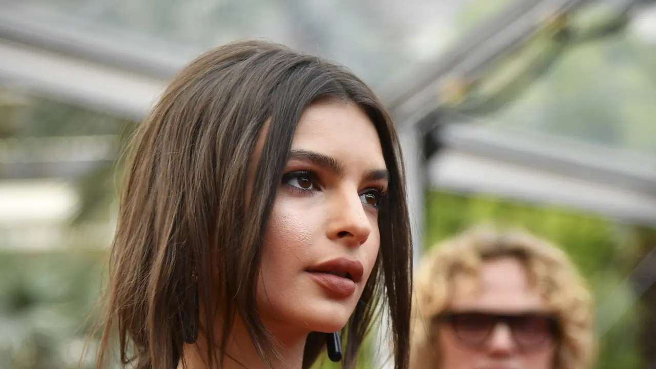 [Bintang] Emily Ratajkowski