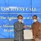 Menteri Perhubungan Budi Karya Sumadi mengadakan pertemuan bilateral dengan Duta Besar Jepang untuk Indonesia Kanasugi Kenji di Kantor Kementerian Perhubungan, Jakarta, Rabu (10/2/2021).