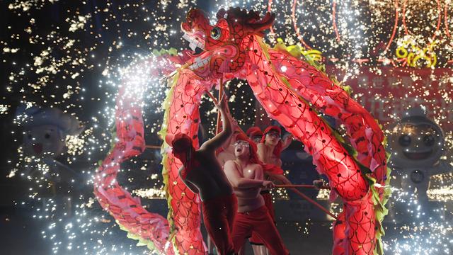 Melihat Tarian Naga Selama Festival Musim Semi di Beijing