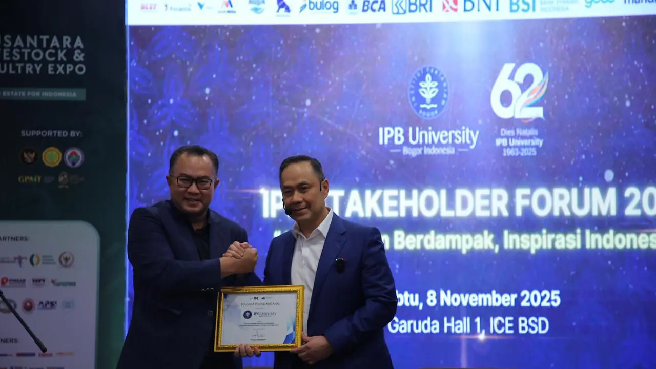 Rektor IPB Prof Arif Satria dan Founder ESQ Ary Ginanjar Agustian