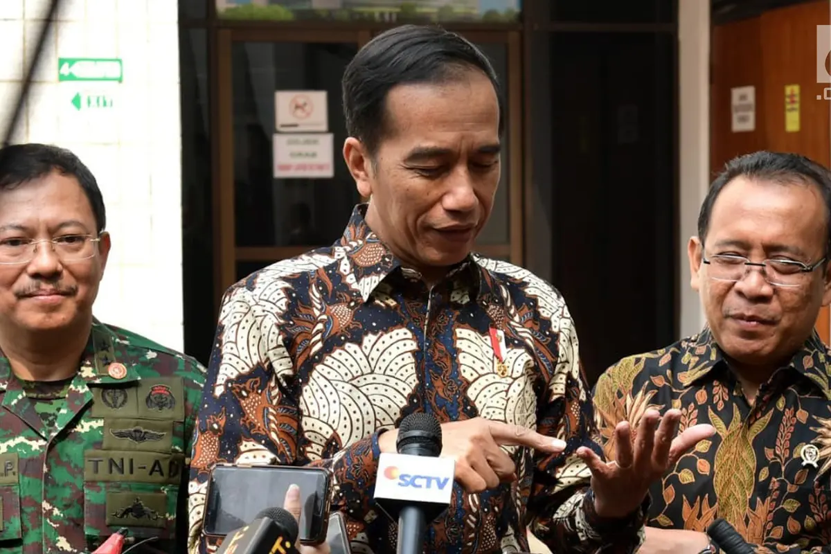 Presiden Jokowi Jenguk Habibie di RSPAD
