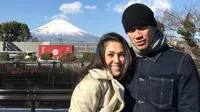 Mieke Amalia dan Tora Sudiro liburan ke Jepang [foto: instagram]