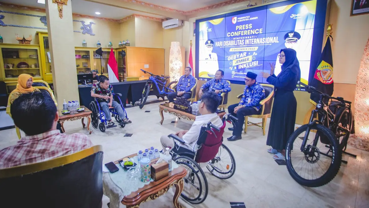 Bupati Jember Hendy Siswanto terima kunjungan sejumlah penyandang disabilitas untuk membahas peringatan hari Disabilitas Internasional. (Istimewa)