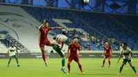 Timnas Indonesia (putih) saat menghadapi Vietnam dalam laga Grup G Kualifikasi Piala Dunia 2022 zona Asia di Stadion Al Maktoum, Dubai, Uni Emirat Arab, Selasa (8/6/2021) dini hari WIB. Timnas Indonesia kalah telak 0-4. (Dok. PSSI)