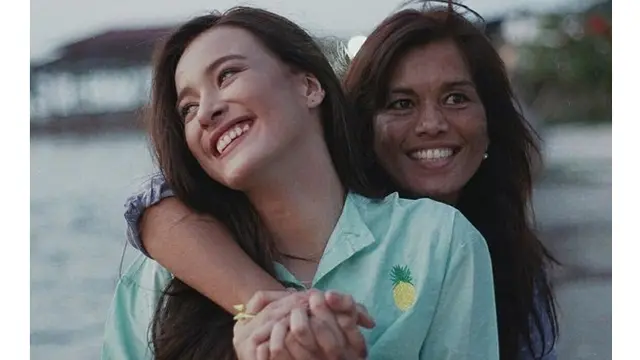 Jarang Tersorot, Ini 6 Momen Kedekatan Mawar De Jongh dengan Ibundanya