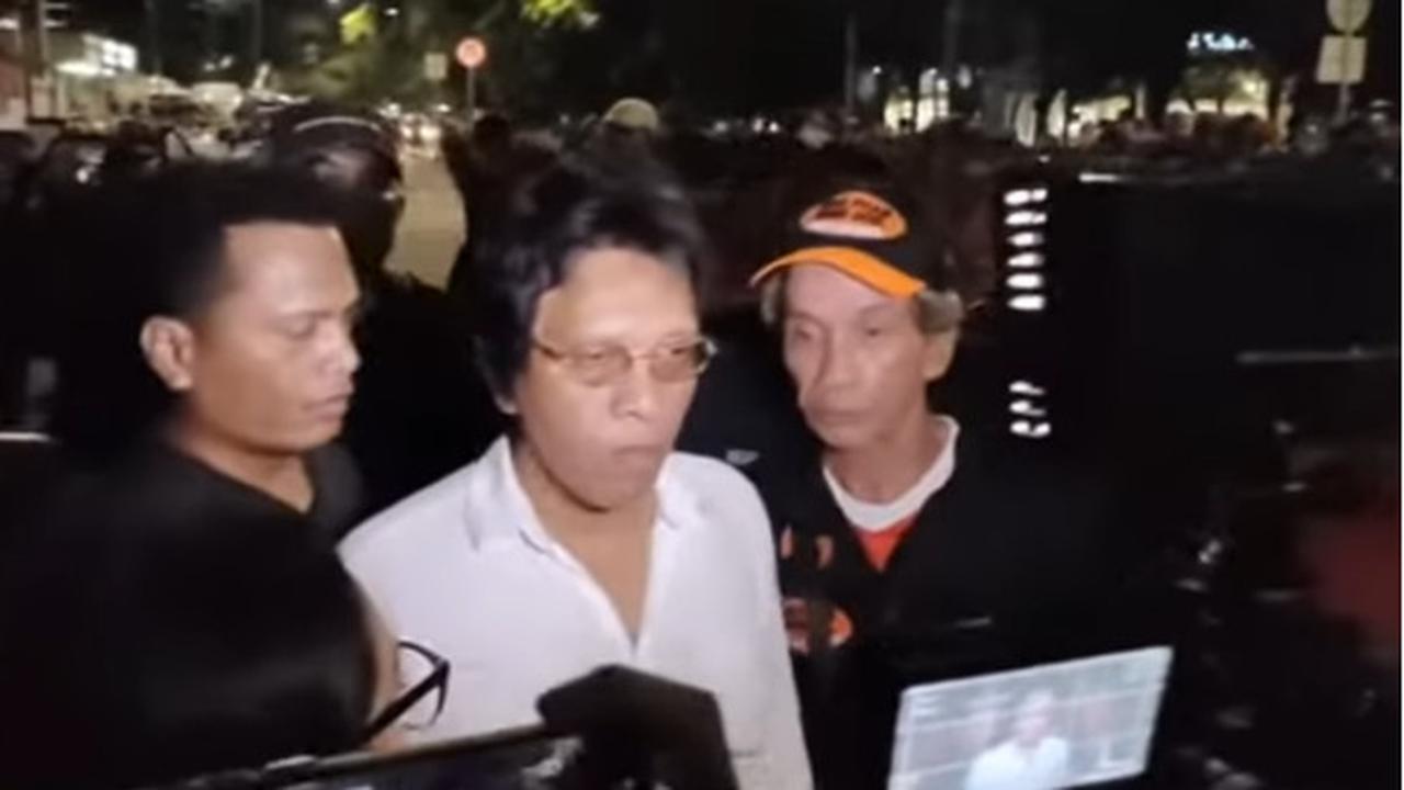 VIDEO: Ngegas Adian PDIP Emosi Gojek & Grab Cuek Nasib Sopir Taksi-Ojol Dipukuli di Jalan