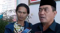 Wali Kota Cirebon Nasrudin Azis mengajak warga berdialog daripada demonstrasi di Jakarta. (Liputan6.com/Panji Prayitno)