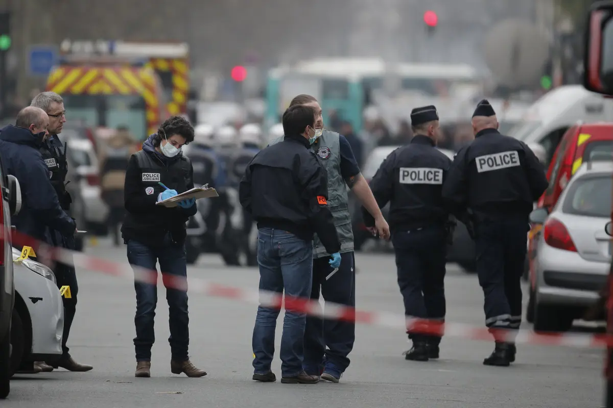 Penembakan di kantor majalah Prancis Charlie Hebdo.