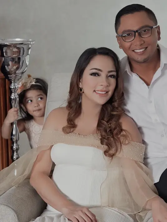 "Pada saat itu yang kita lihat air ketuban rembes dan cukup signifikan. Dan terjadi kontraksi yang cukup intens," Reisa Broto Asmoro melanjutkan. (Instagram/reisabrotoasmoro)