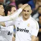 Cristiano Ronaldo (kiri) dan Karim Benzema masing-masing mencetak dua gol guna membawa Real Madrid melibas Real Sociedad 5-1 pada partai La Liga di Santiago Bernabeu, Madrid, 24 Maret 2012. AFP PHOTO/PEDRO ARMESTRE