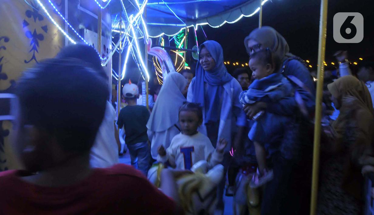 Perayaan Puncak HUT ke-497 Kota Jakarta ‘Malam Jaya Raya’ di kawasan Monas mendapat apresiasi dari warga yang datang. (merdeka.com/Imam Buhori)
