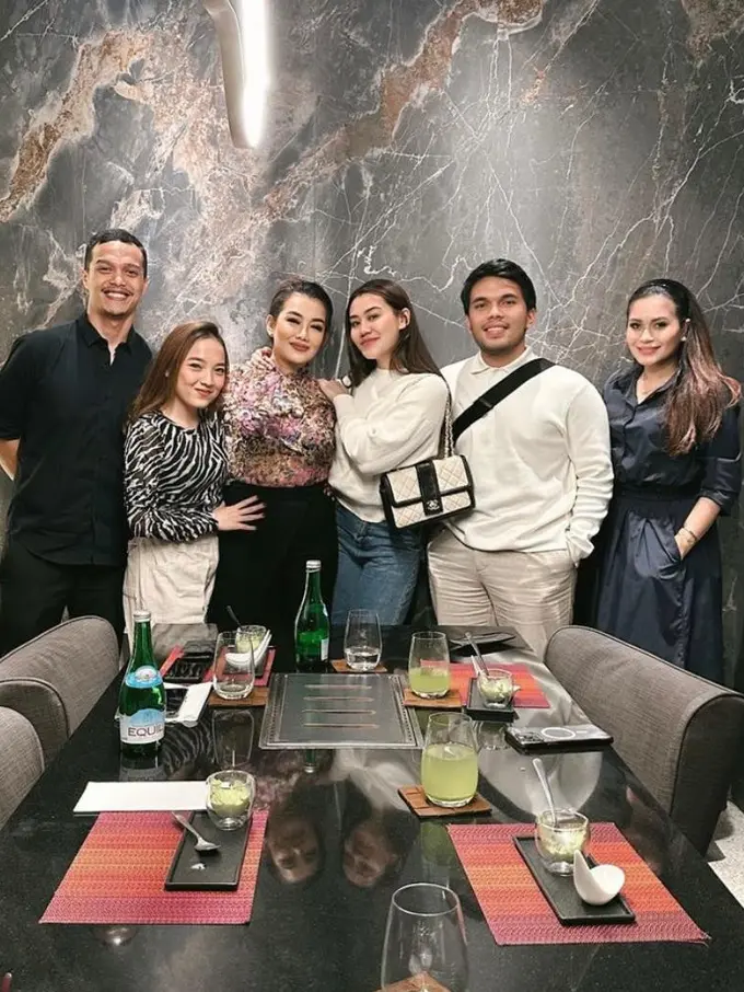 6 Gaya Serasi Thariq Halilintar dan Aaliyah Massaid yang Makin Go Public