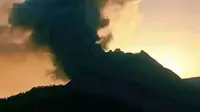 Erupsi Gunung Lewotobi Laki-laki, Flores Timur. (Liputan6.com/Ola Keda)