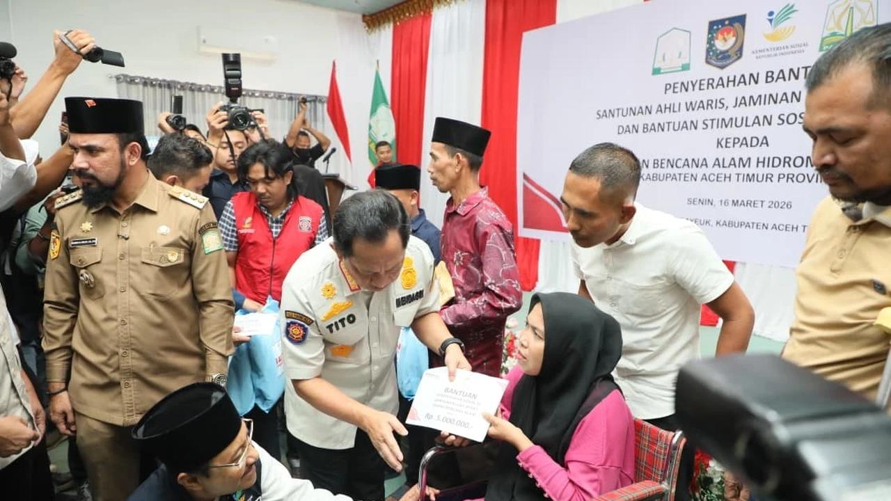 Kasatgas Tito pada Penyerahan Bantuan Pemerintah untuk Penanganan Korban Bencana Alam di Wilayah Sumatera di Pendopo Bupati Aceh Timur, Aceh, Senin (16/3/2026).