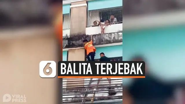 VIDEO: Penyelamatan Balita yang Terjebak di Balkon Lantai 4 Rumahnya