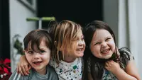 Ilustrasi sahabat (Photo by Nathan Dumlao on Unsplash)
