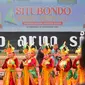 Tari Landung menjadi tari pembuka dalam Situbondo Etnik Festival 2022 (Hermawan Arifianto/Liputan6.com)