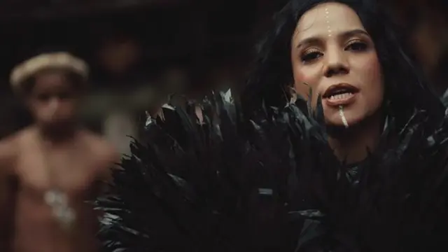 Nowela seperti ratu di single Runnin