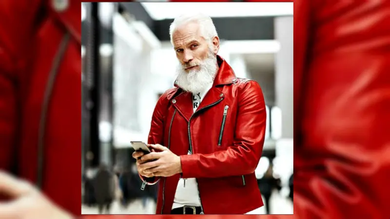 Foto Selfie Dengan Santa Claus Tampan