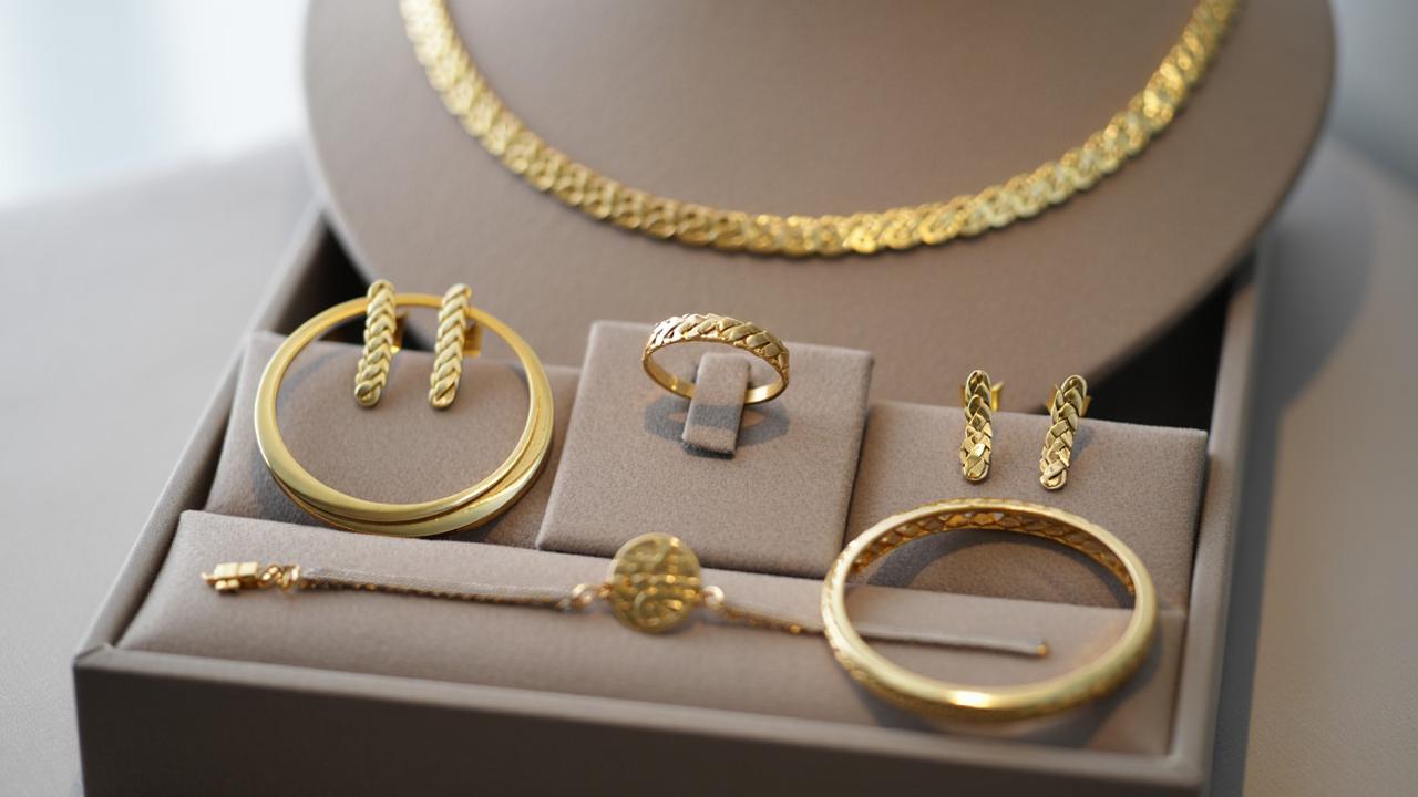 Harga Emas Perhiasan Hari Ini Senin 8 Desember 2025: Cek Rincian Raja Emas dan Laku Emas!