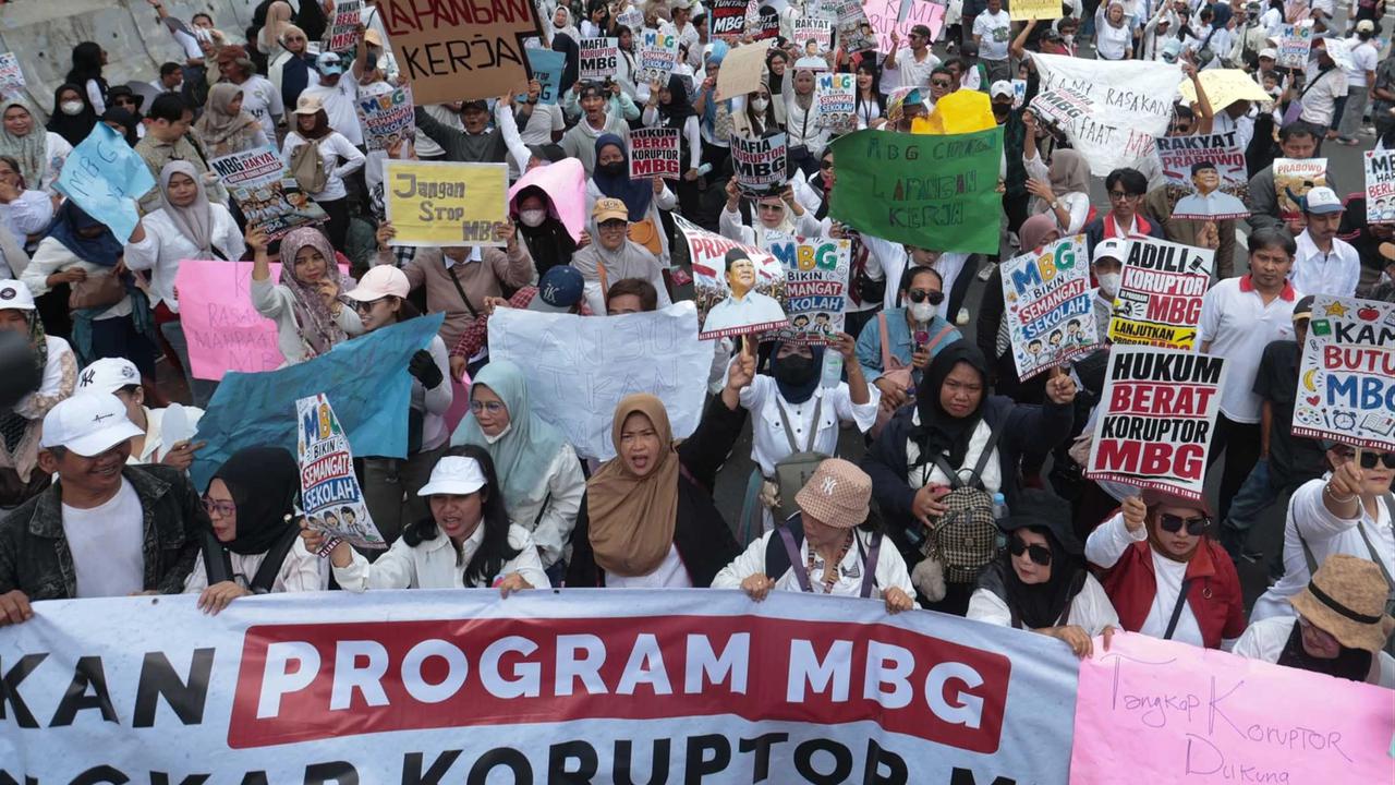 FOTO: Massa Aksi Dukung Kelanjutan Program Makan Bergizi Gratis