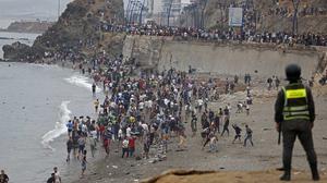 Gelombang Migran Picu Kerusuhan di Perbatasan Maroko Spanyol