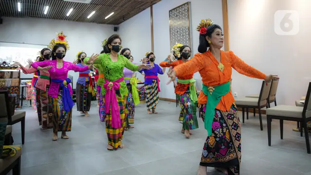 Mengangkat Kembali Bali Pascapandemi COVID-19 Lewat Kebaya Bali