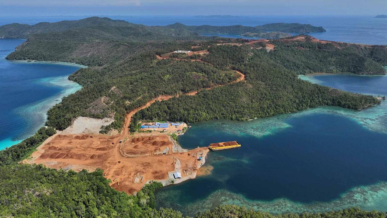 FOTO: Raja Ampat Hadapi Tekanan di Tengah Keajaiban Bawah Laut