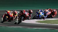 Pembalap Ducati Andrea Dovizioso memimpin MotoGP Qatar di Sirkuit Losail, Minggu (10/3/2019). (AFP/Karim Jaafar)