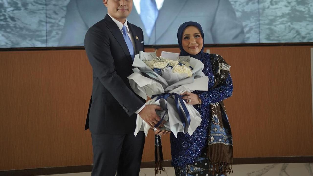 Potret Muzdalifah Dampingi Sang Suami yang Resmi Dilantik jadi Anggota DPRD Provinsi Banten