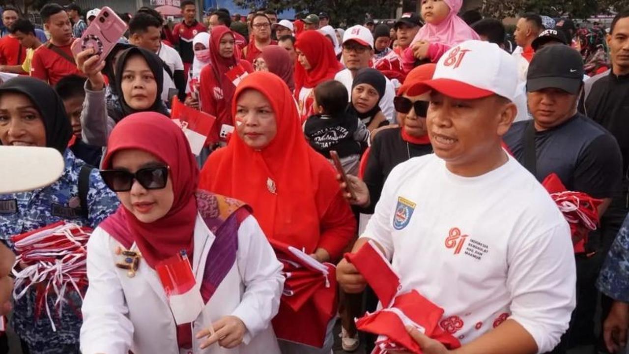Pemkot Depok Gelorakan Cinta Tanah Air Lewat Pembagian Bendera Merah Putih di CFD