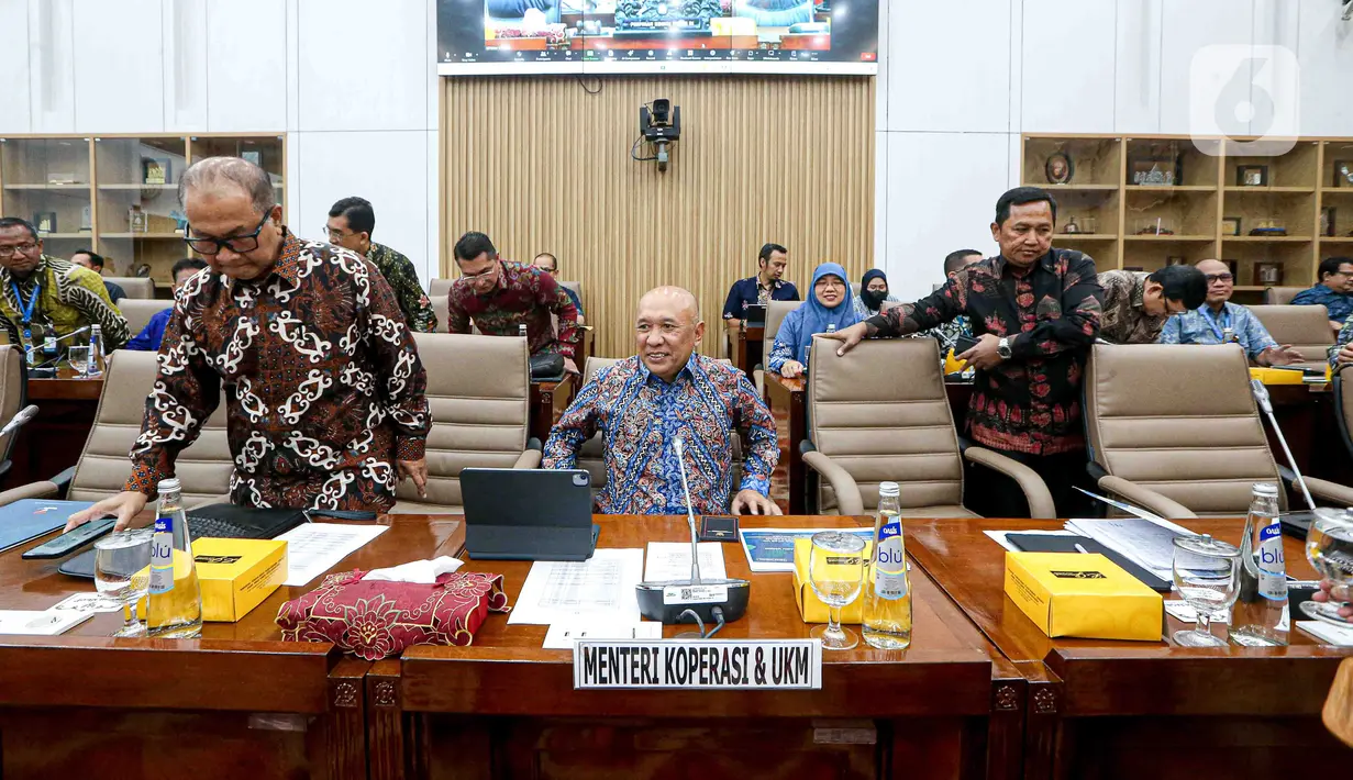 Teten Masduki mengungkapkan, total kredit bermasalah sektor usaha mikro, kecil, dan menengah (UMKM) mencapai Rp22,9 triliun yang mencakup 421.000 UMKM. (Liputan6.com/Faizal Fanani)