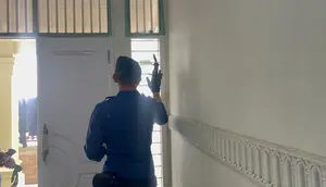 Biawak Tepergok Cari Jalan Masuk ke Rumah Mahasiswi di Lampung