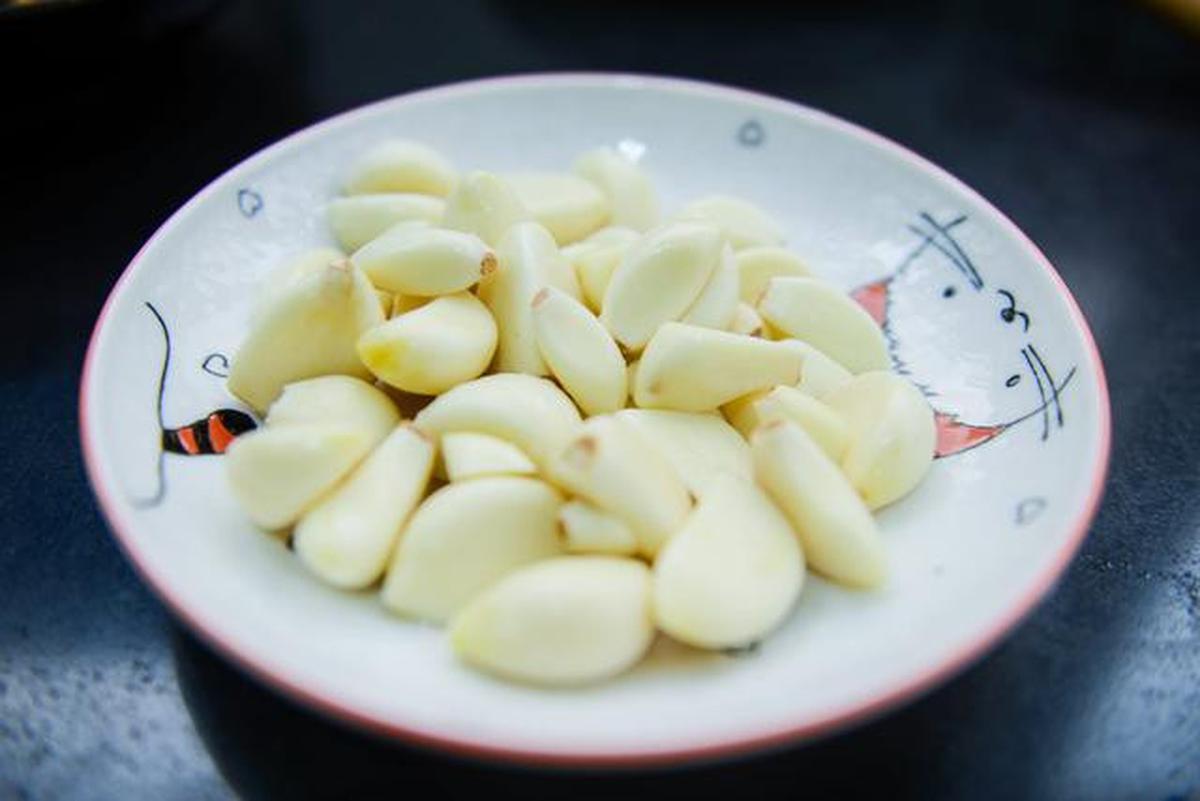 Cara Menyimpan Bawang Paling Awet, Perlu Dikupas atau Tidak?