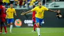  Gelandang Brasil, Philippe Coutinho melakukan selebrasi usai mencetak gol kegawang Haiti pada penyisihan grup Copa America Centenario 2016 di Stadion Camping World, AS (9/6). Brasil menang atas Haiti dengan skor 7-1. (Kim Klement-USA TODAY Sports)