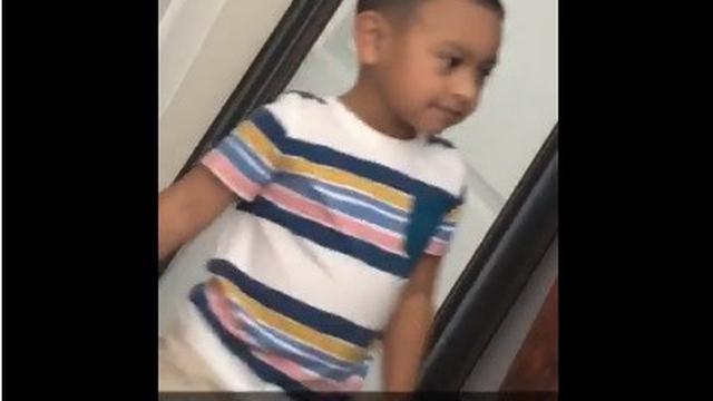 bayangan bocah di cermin bergerak lebih cepat (foto: Twitter/@satxjolyn )