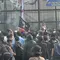 Demo Depan DPR Memanas, Massa Bakar Ban dan Rusak Pagar