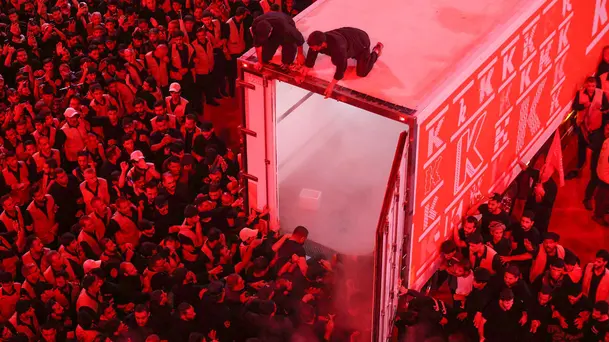 Jutaan Pelayat Padati Karbala Antar Mendiang Ali Khamenei