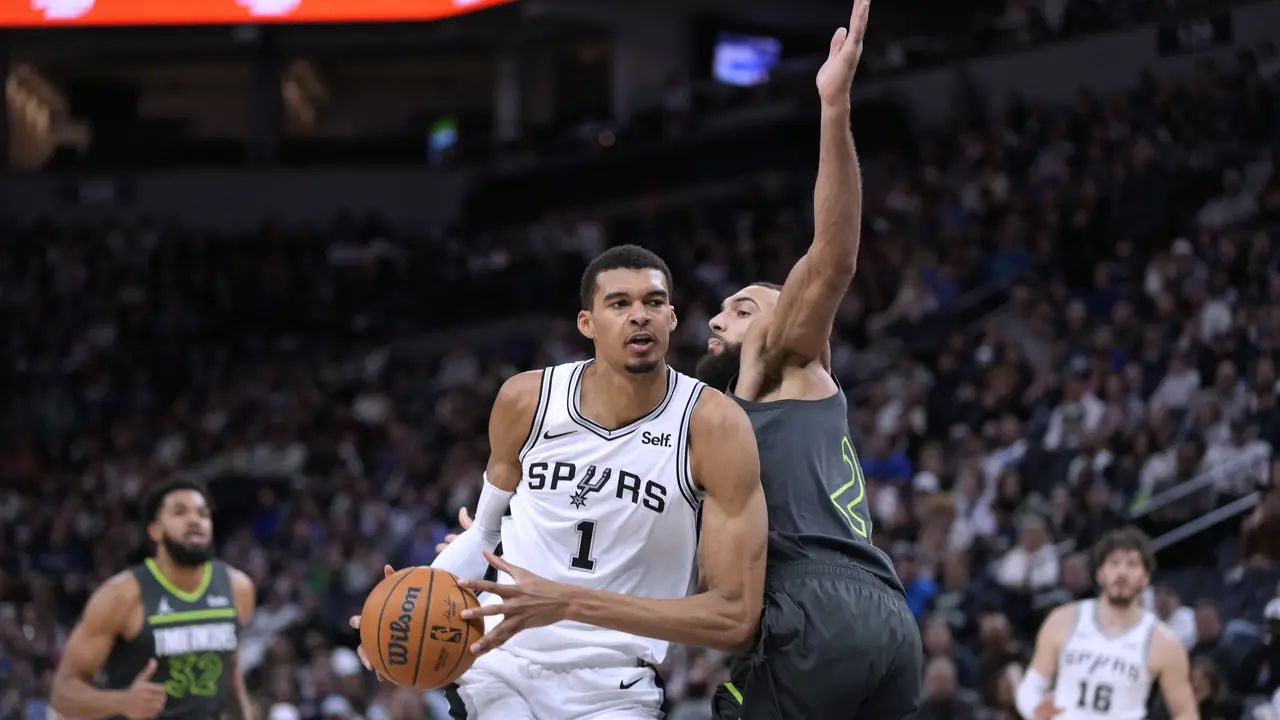 Duel Rudy Gobert melawan Victor Wembanyama di NBA 2023/2024