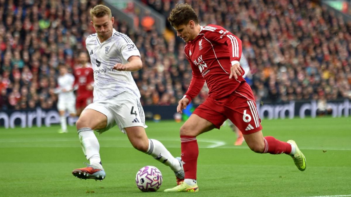 Liverpool Kalah dari MU, Dua Legenda Soroti Masalah di Sisi Kiri Pertahanan The Reds