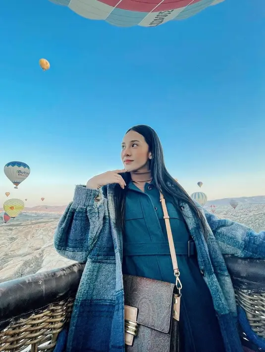 Ini dia potret terbaru Anya Geraldine yang sedang berlibur di Cappadocia, Turki [instagram/anyageraldine]