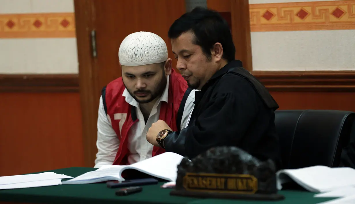 Pada sidang kali ini, dimulai sekitar pukul 16.15 WIB. Saat sidang baru dimulai, tidak terlihat keluarga Ridho yang hadir. Begitu juga sang ayah yang selalu mendampingi putranya saat sidang. Tidak terlihat hadir. (Deki Prayoga/Bintang.com)