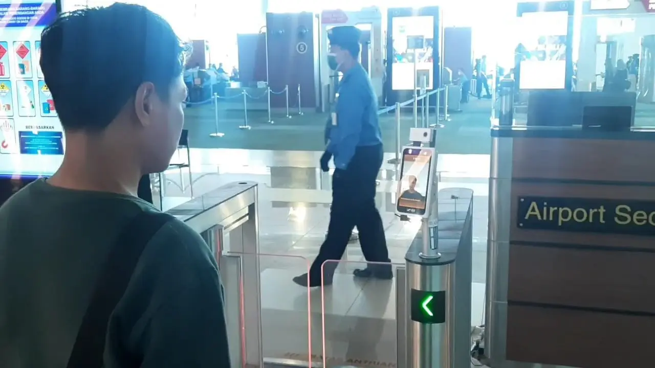 Fasilitas pengenalan wajah atau face recognition bakal dinilai ampuh untuk para calon penumpang nakal yang coba menggunakan data diri palsu