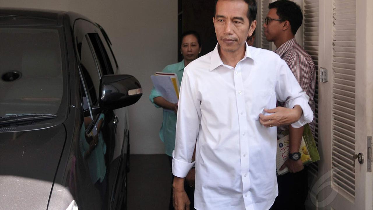 Salah Tanda, Jokowi Tersipu