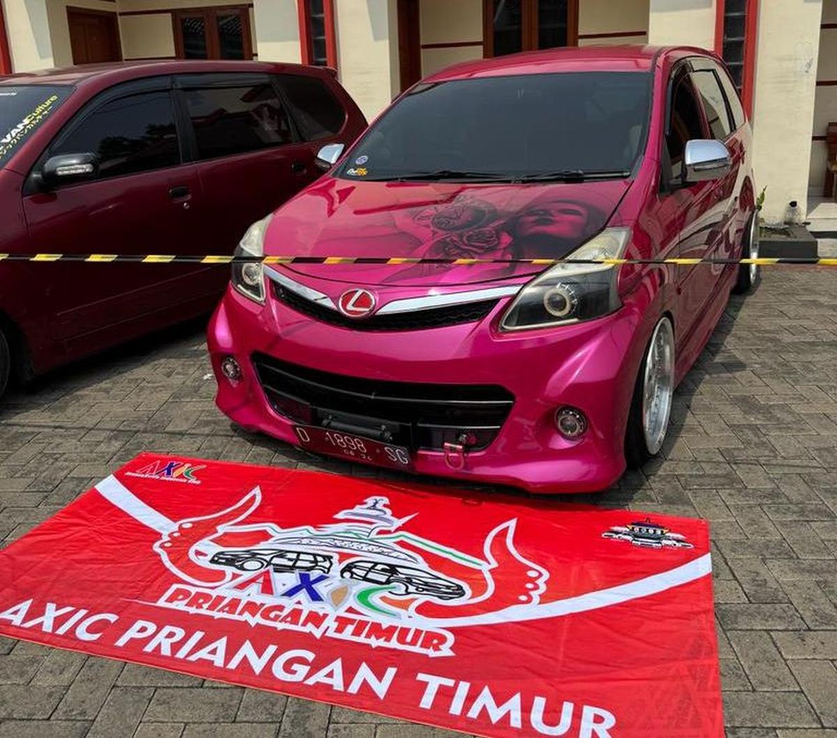 Di acara Car Meet Up, setiap cabang dan chapter AXIC di Wilayah Jawa Barat mengirim 3 mobil untuk mengisi slot parkir yang disediakan panitia.&nbsp;<br>