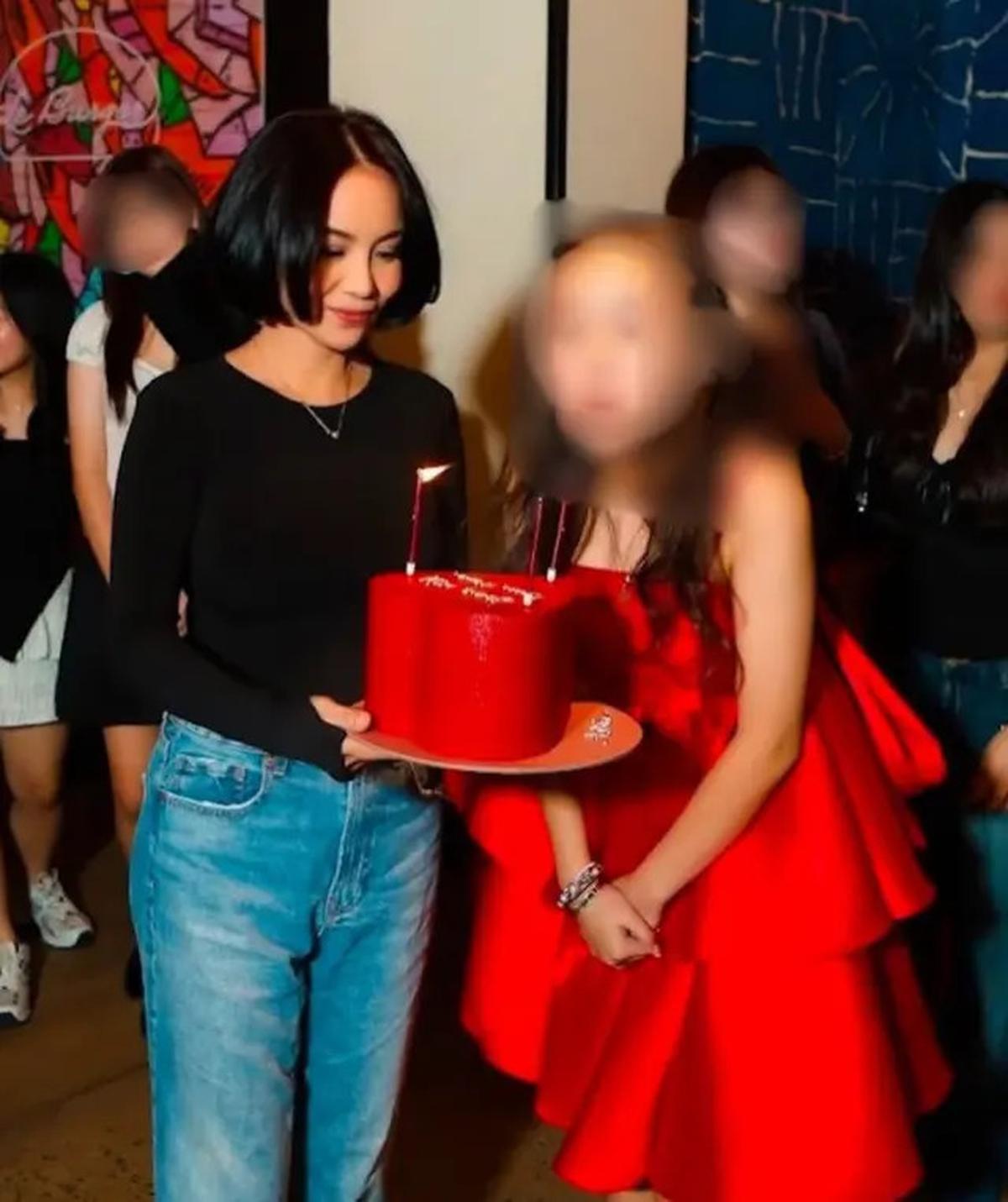 6 Gaya Padu Padan Jeans ala Dearly Djoshua, Teman Kondangan Ari Lasso di Resepsi Luna Maya